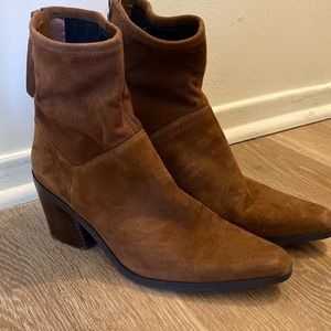 27 Edit Leather boots. Size 10.